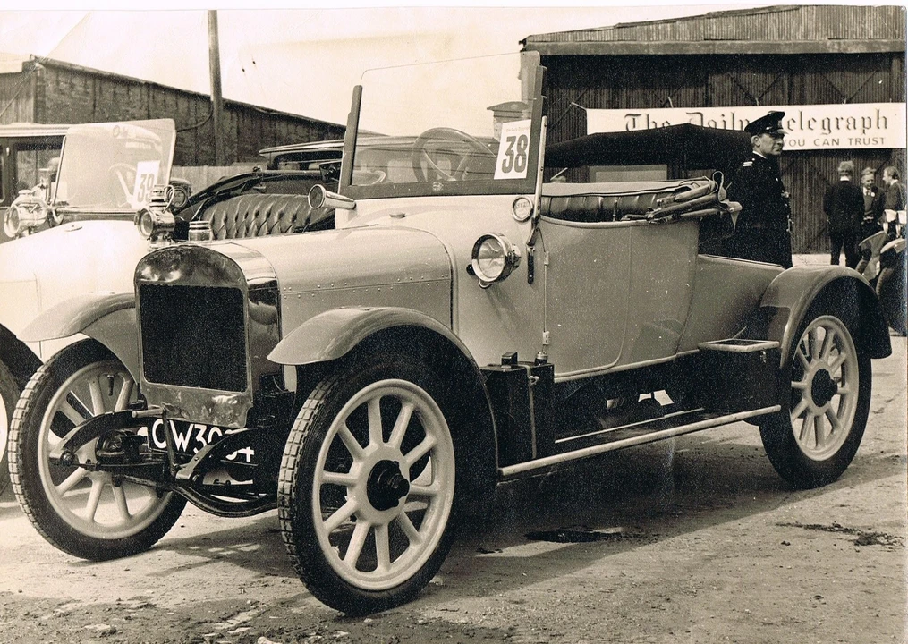 1920 Hillman - Image 8 of 26