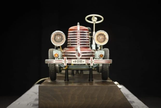 Parts & Memorabilia Scale Models - Image 2 of 7