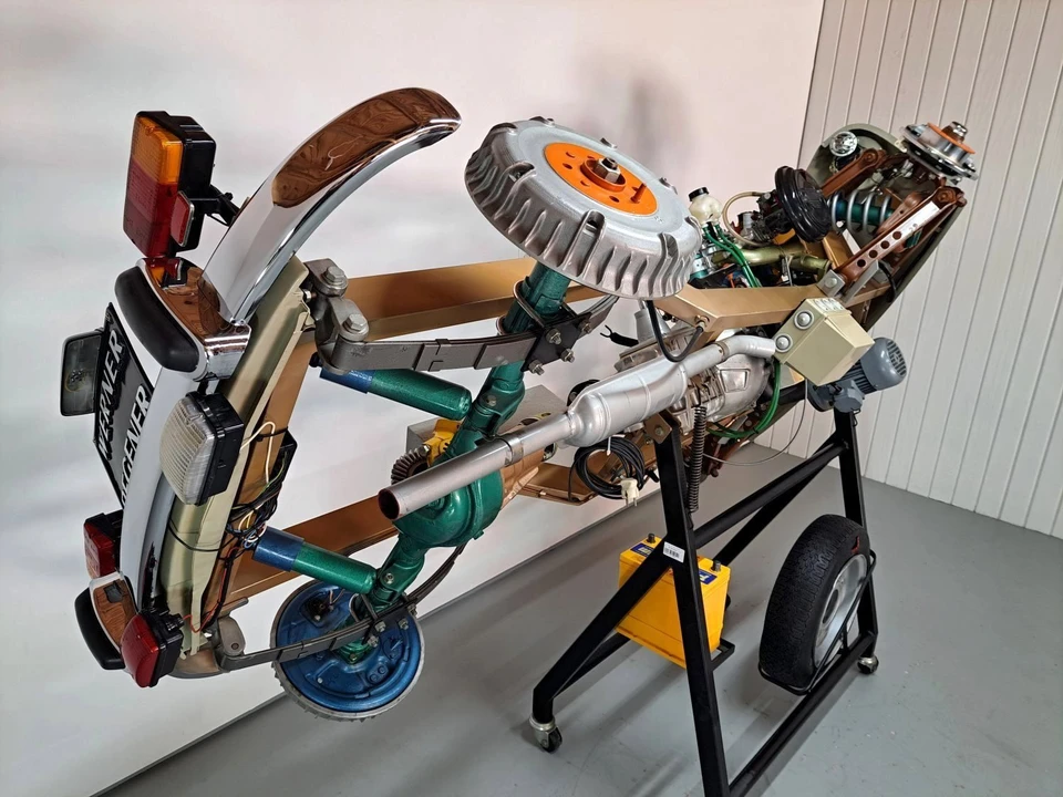 Parts & Memorabilia Scale Models - Image 3 of 9