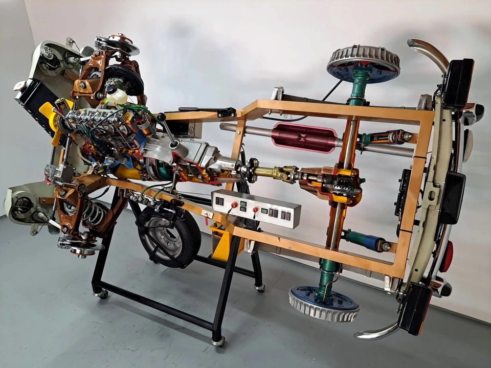 Parts & Memorabilia Scale Models - Image 9 of 9