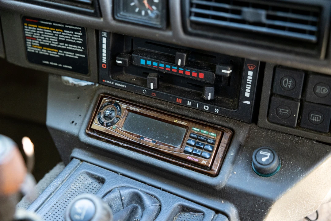 1990 Land Rover Range Rover Classic - Image 9 of 31