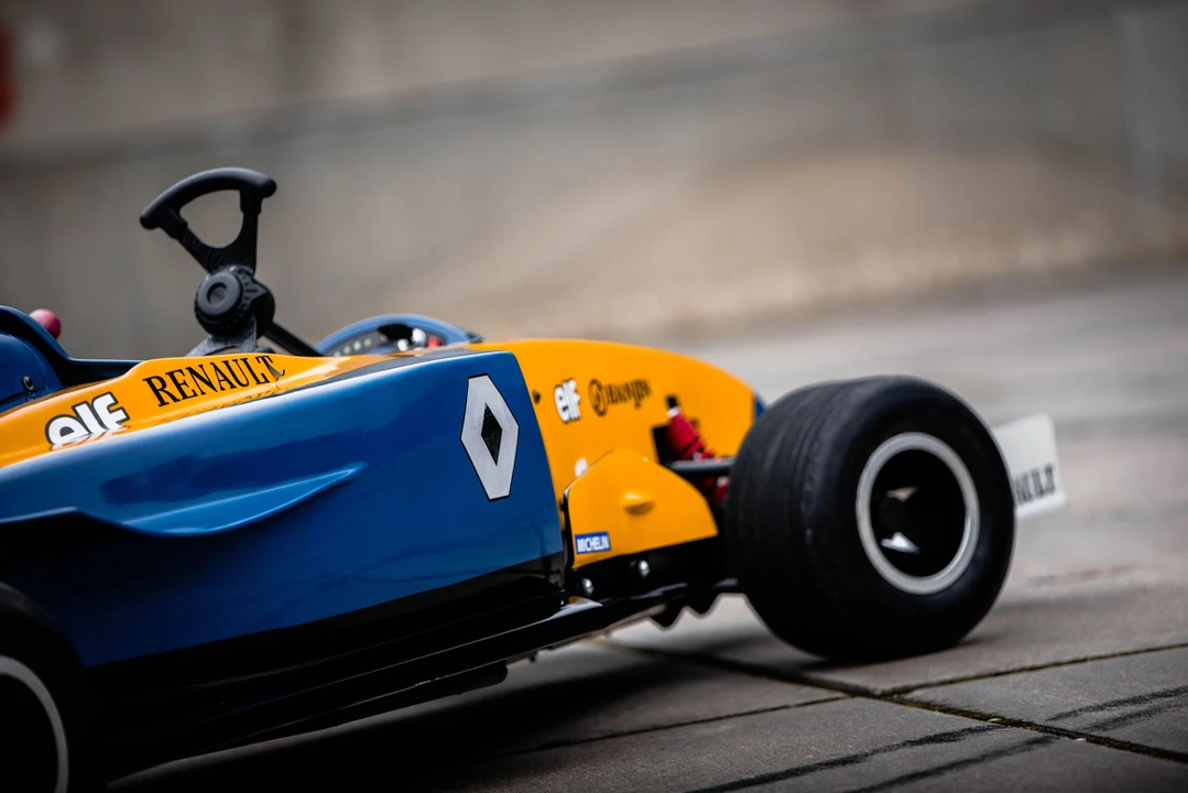 2004 Renault - Image 17 of 31