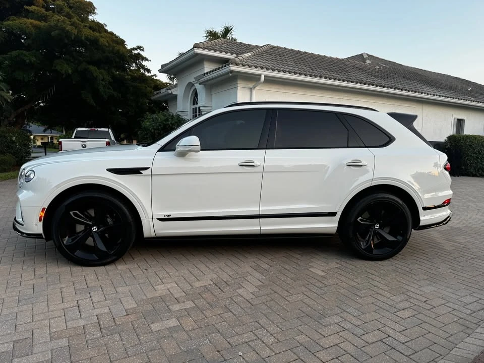 2022 Bentley Bentayga - Image 3 of 10
