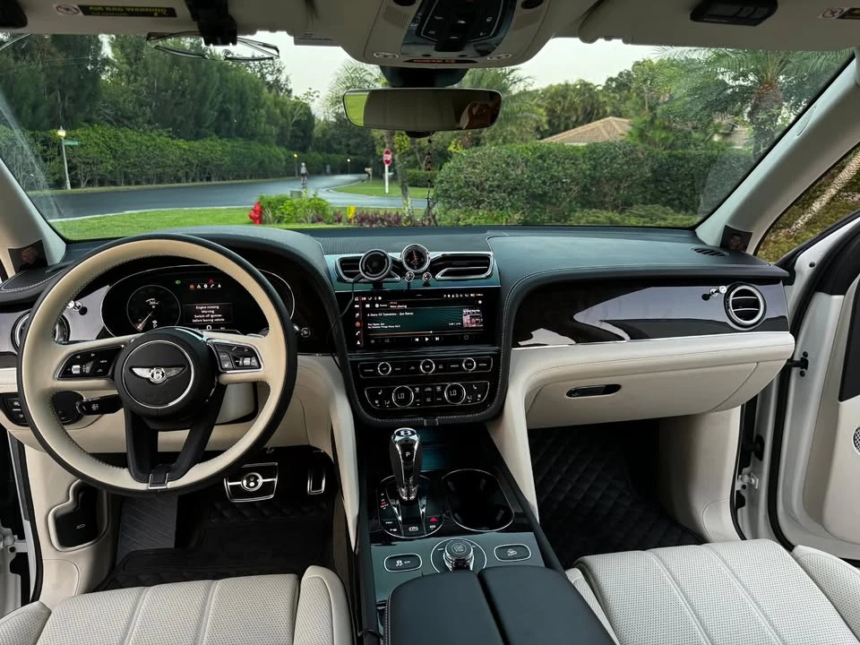 2022 Bentley Bentayga - Image 10 of 10