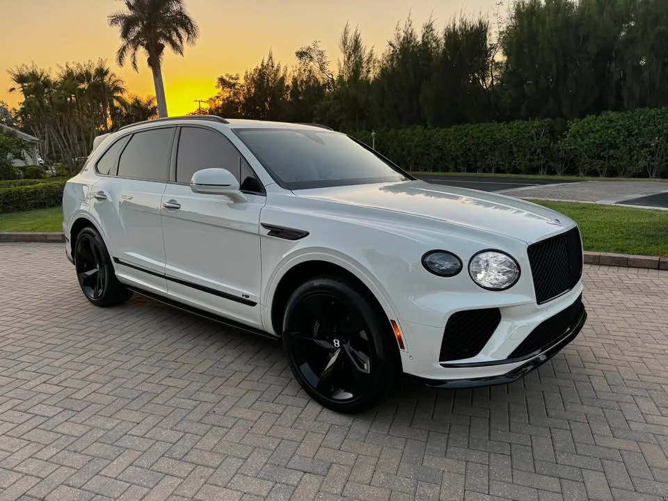 2022 Bentley Bentayga - Image 2 of 10