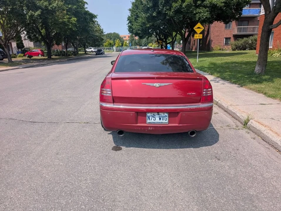 Chrysler 300 (2005-2023) - Image 4 of 7