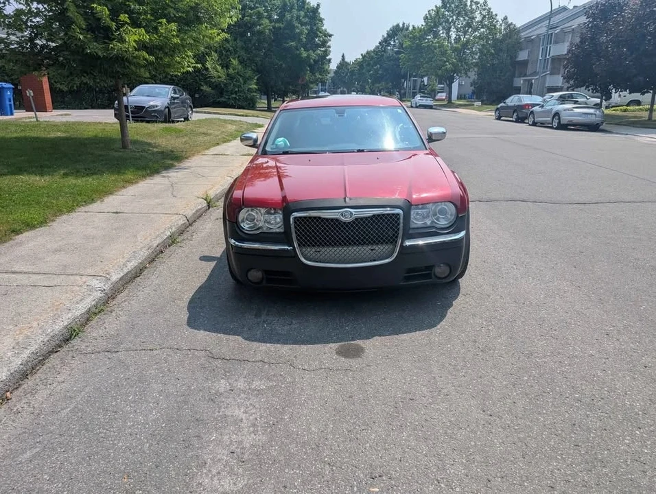 Chrysler 300 (2005-2023) - Image 3 of 7