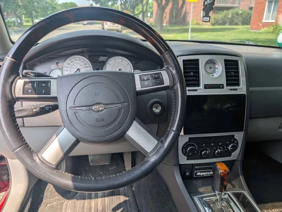 Chrysler 300 (2005-2023) - Image 7 of 7