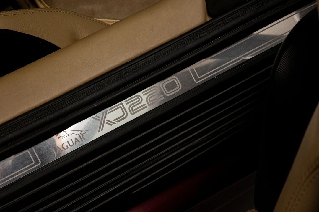 1993 Jaguar XJ220 - Image 15 of 29