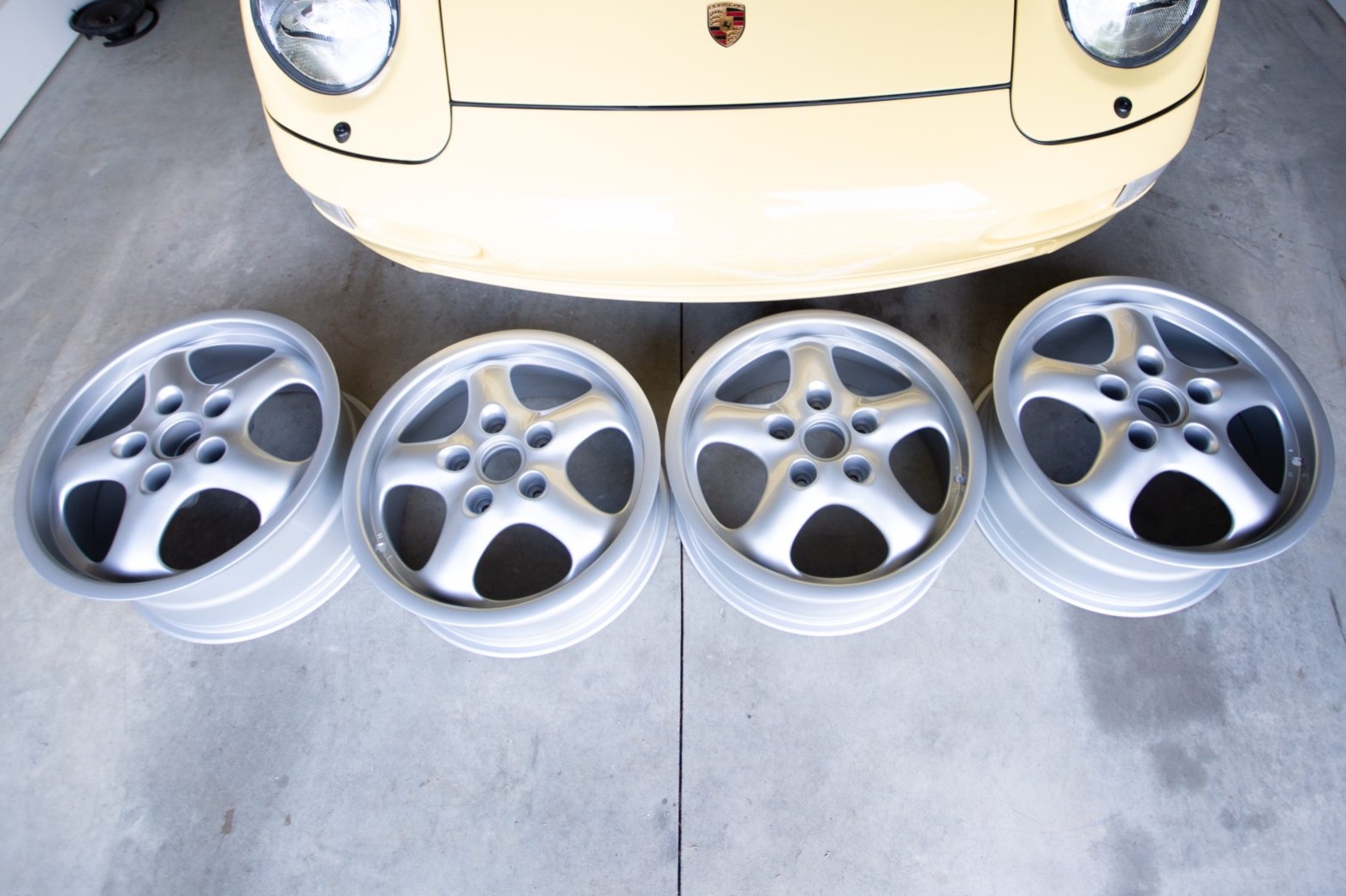 17×7′′ and 17×9′′ Porsche Cup 2 Wheels