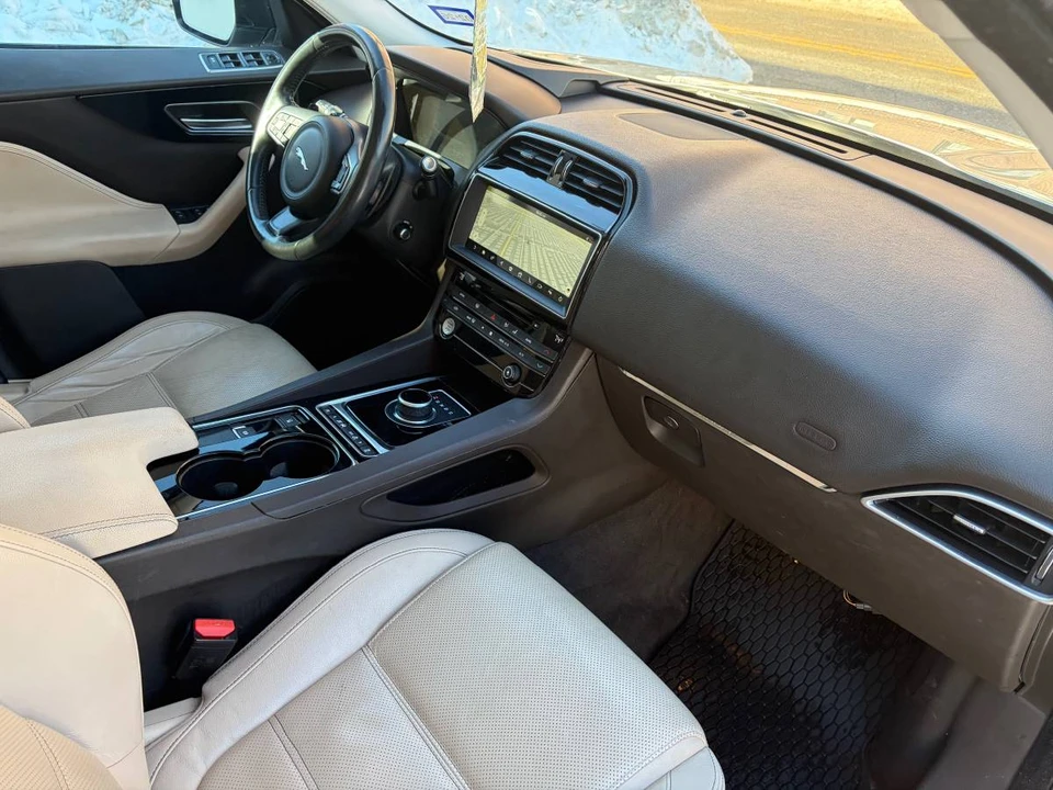 2017 Jaguar F-Pace - Image 16 of 20