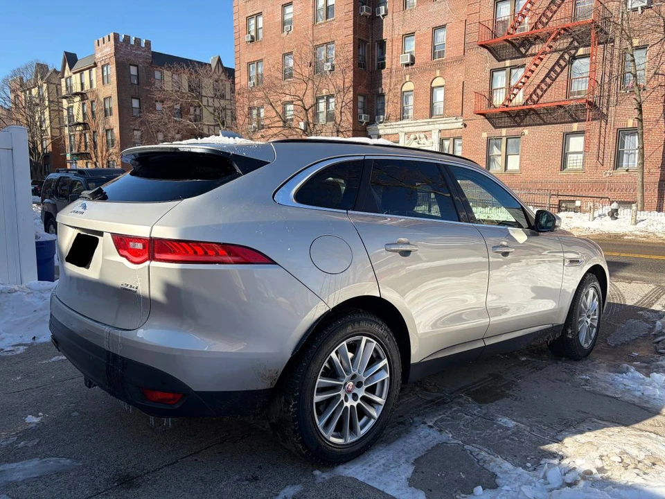 2017 Jaguar F-Pace - Image 8 of 20