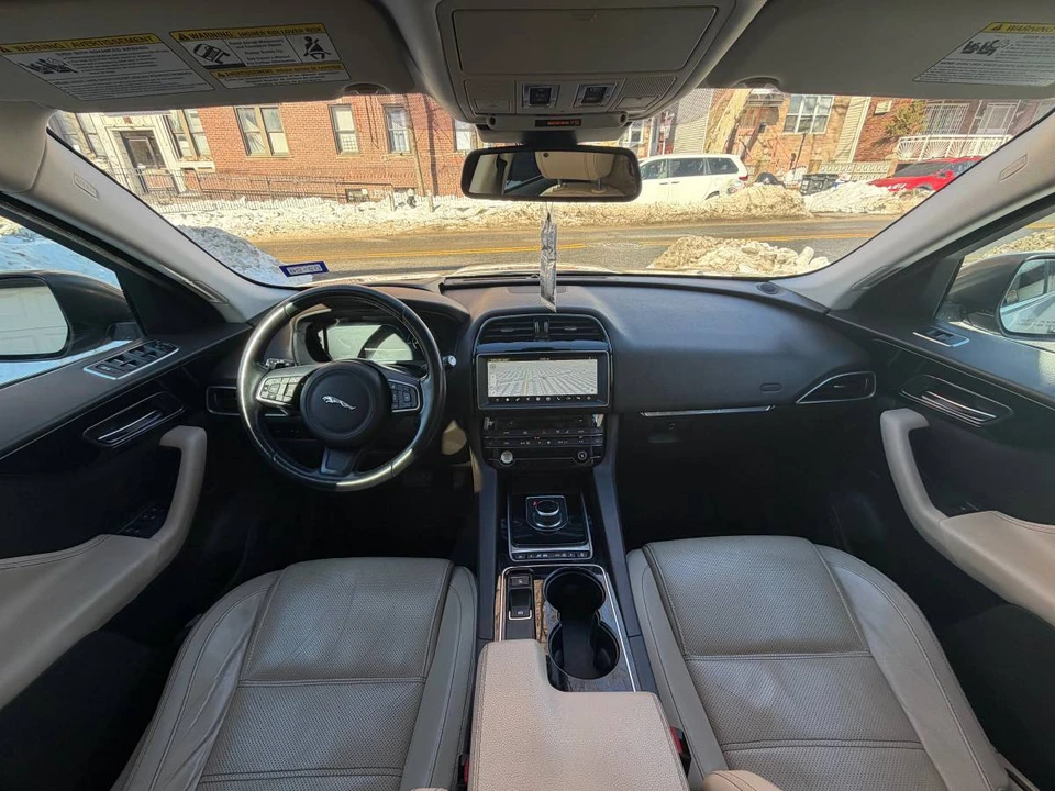 2017 Jaguar F-Pace - Image 11 of 20