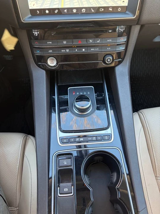 2017 Jaguar F-Pace - Image 15 of 20