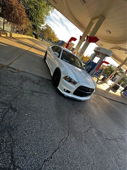 2011 Dodge Charger 7th Gen - Image 3 of 8