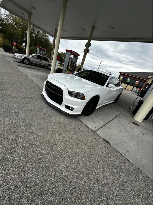 2011 Dodge Charger 7th Gen - Image 4 of 8