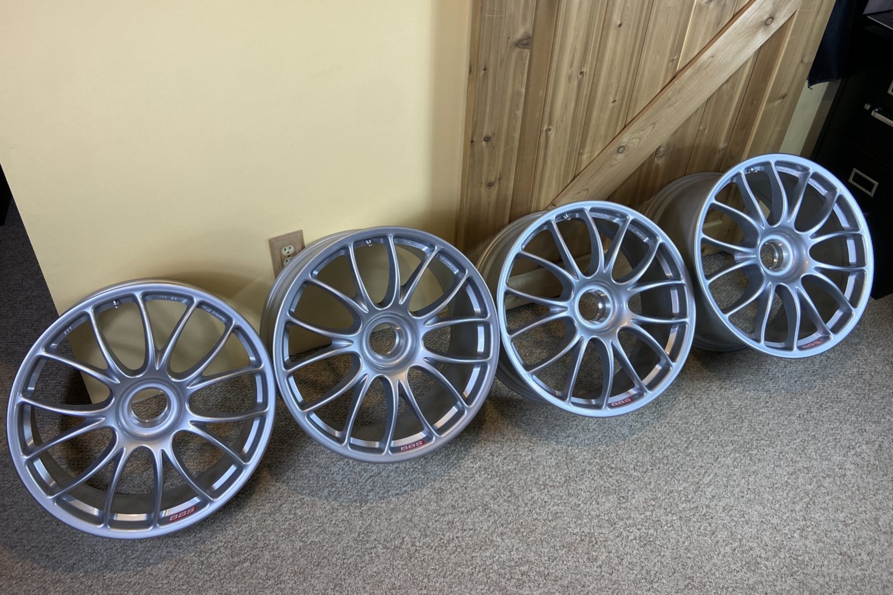 19×8′′ and 19×10.5′′ BBS Center-Lock Wheels for Ferrari