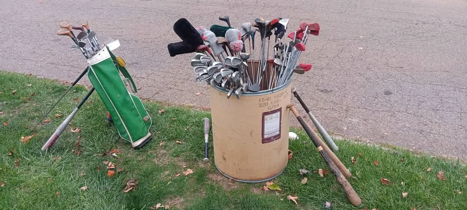 Parts & Memorabilia Golf Carts - Image 3 of 3