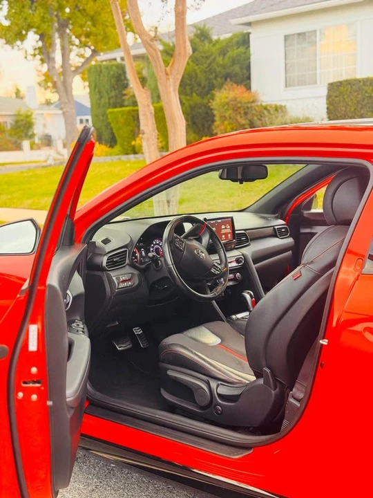 Hyundai Veloster - Image 7 of 10