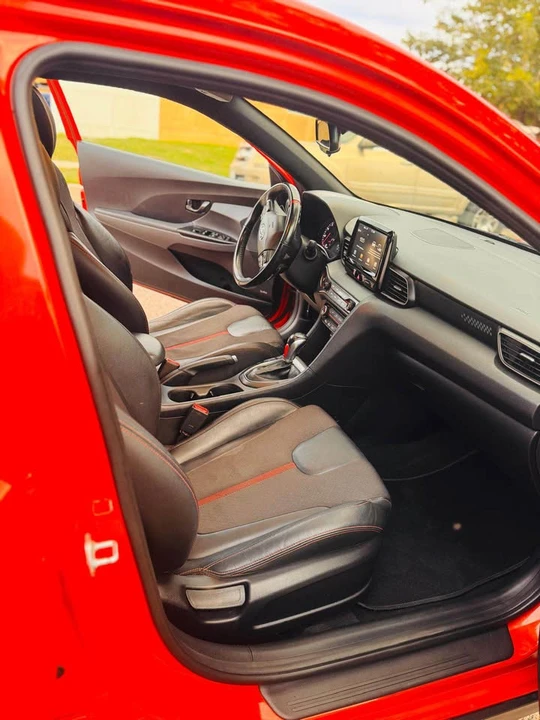 Hyundai Veloster - Image 3 of 10