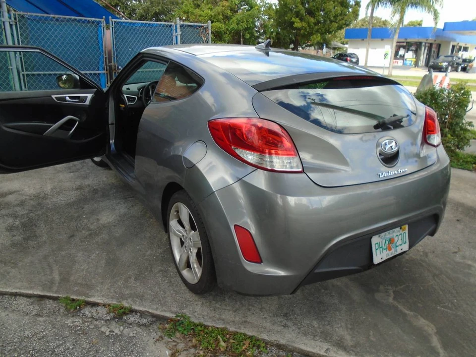 2015 Hyundai Veloster - Image 4 of 8