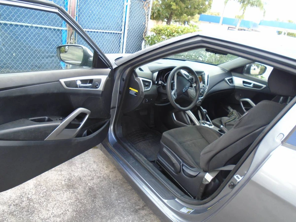 2015 Hyundai Veloster - Image 6 of 8