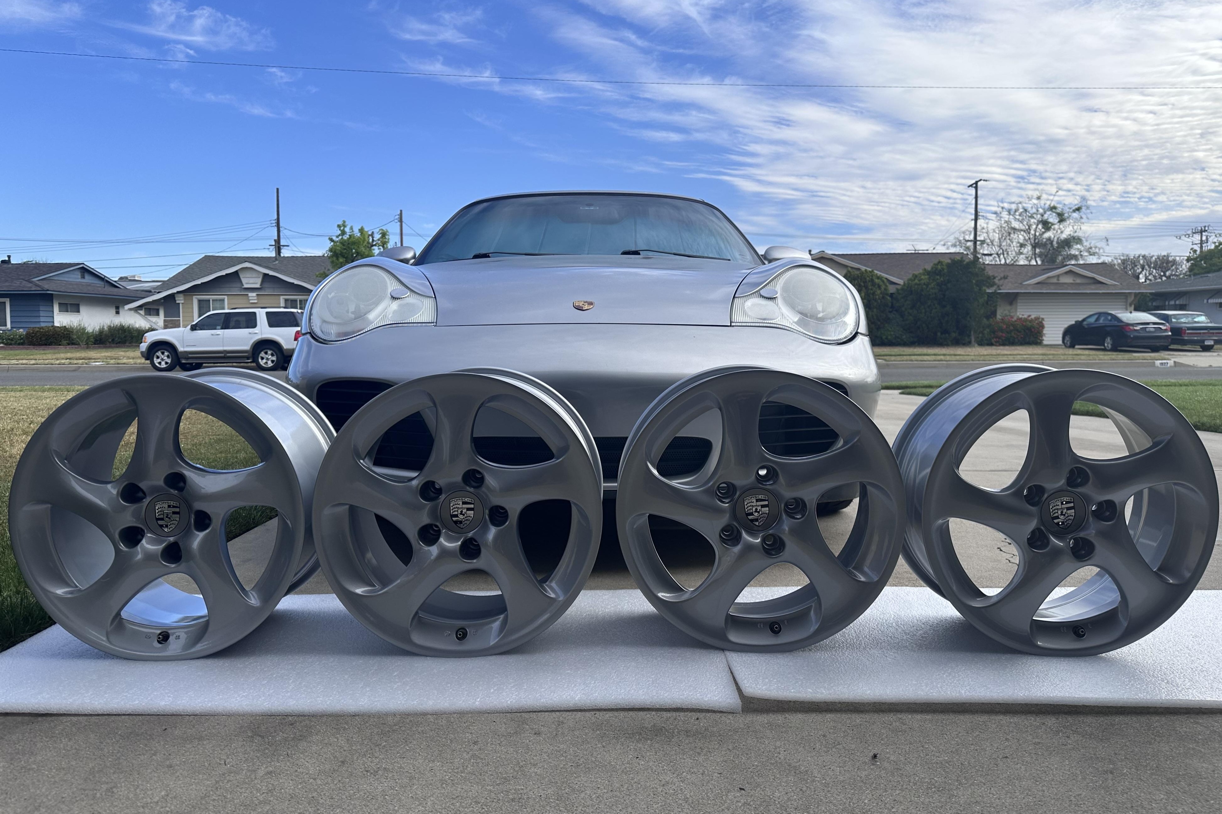 18×8′′ and 18×11′′ Porsche Turbo Hollow-Spoke Wheels