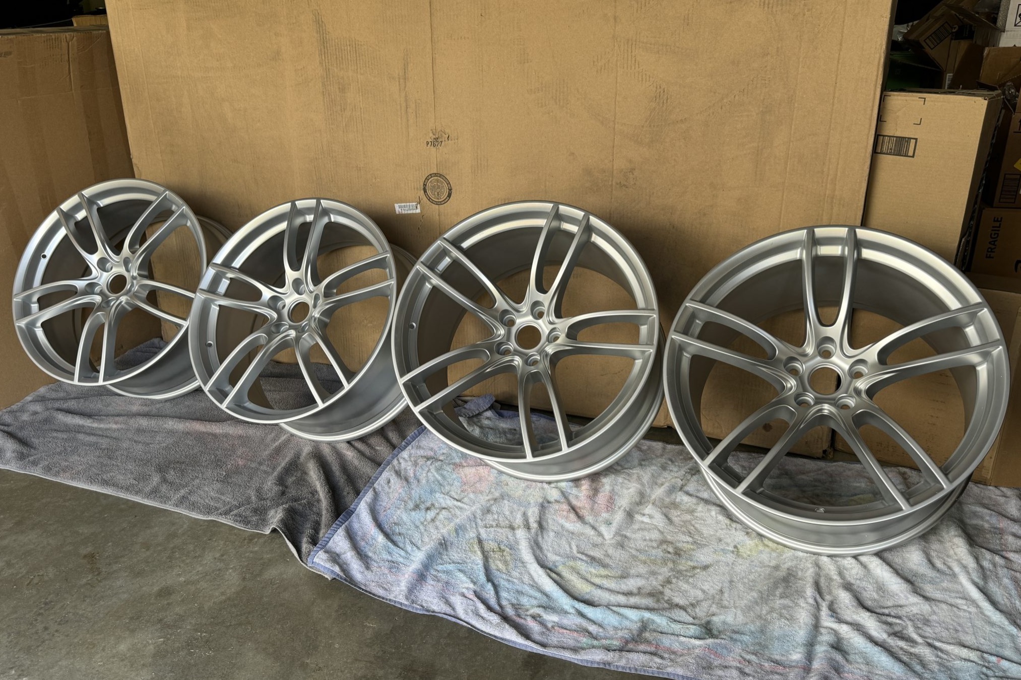 20×8.5′′ and 20×11.5′′ Silver-Finish Wheels for Ford GT