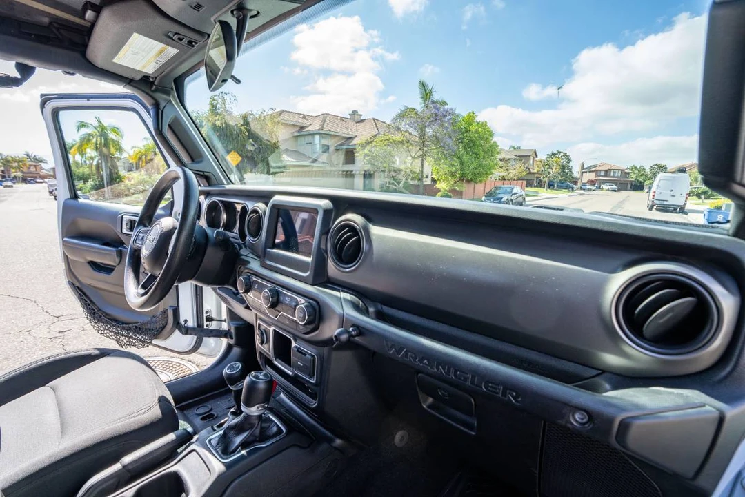 2023 Jeep - Image 17 of 21