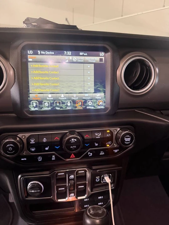 2022 Jeep JL Wrangler - Image 15 of 24