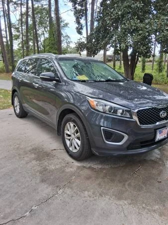 2017 Kia Sorento - Image 2 of 10