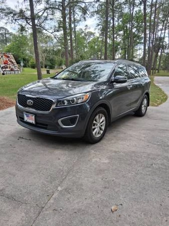 2017 Kia Sorento - Image 4 of 10