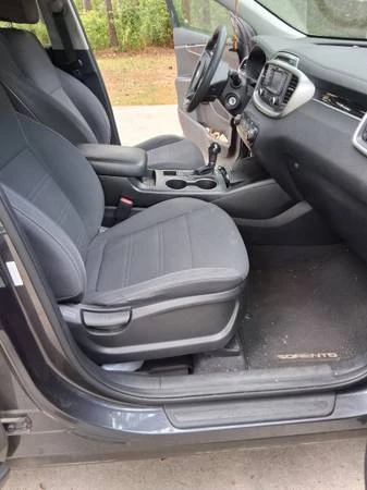 2017 Kia Sorento - Image 7 of 10