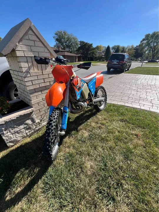 KTM - Image 2 of 6