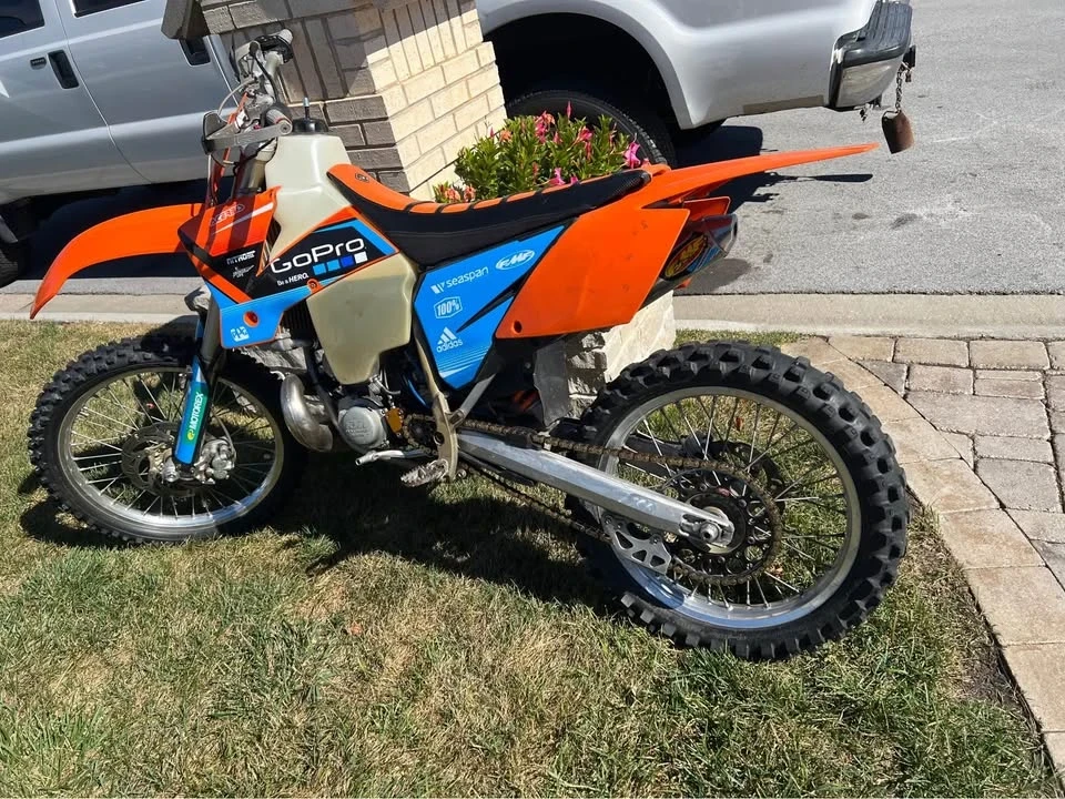 KTM - Image 3 of 6