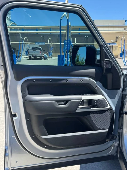 2024 Land Rover Defender V8 - Image 19 of 24