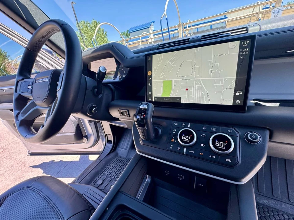 2024 Land Rover Defender V8 - Image 22 of 24