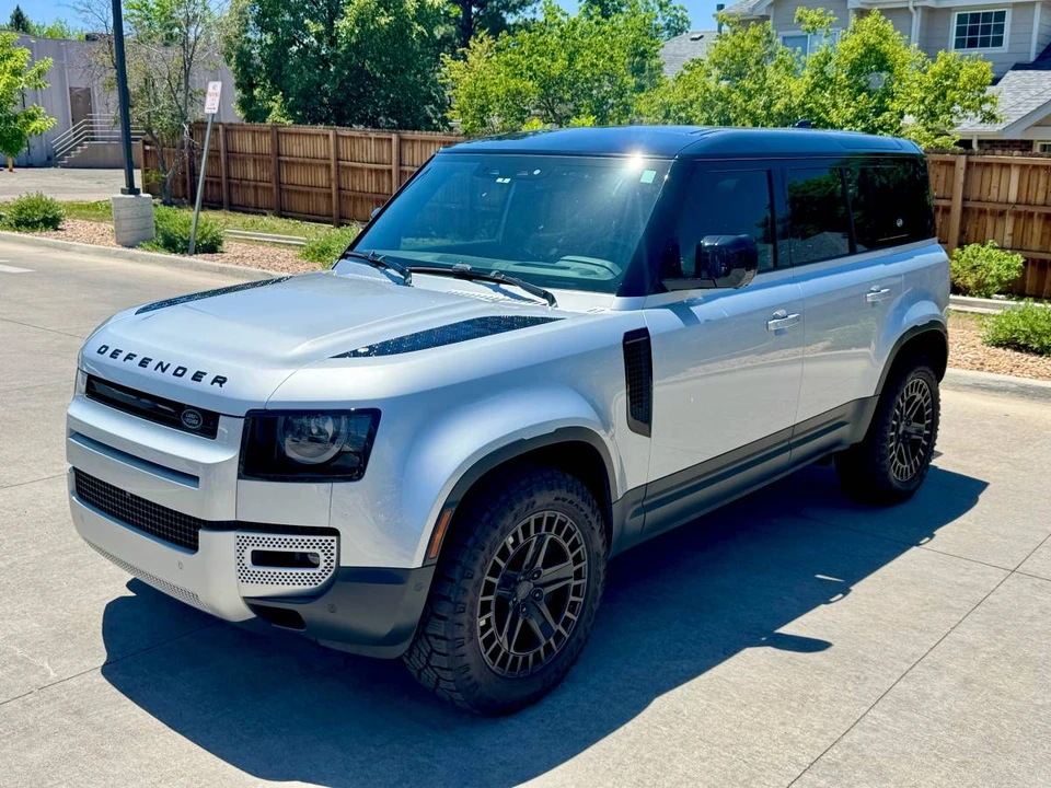 2024 Land Rover Defender V8 - Image 20 of 24