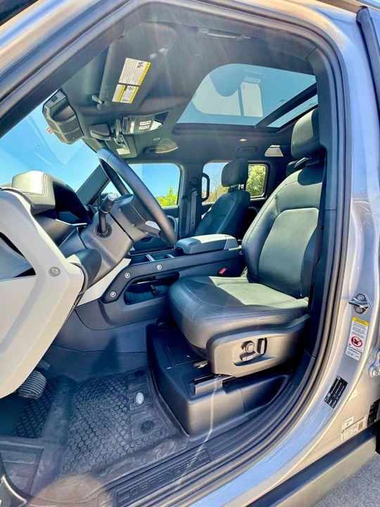 2024 Land Rover Defender V8 - Image 14 of 24