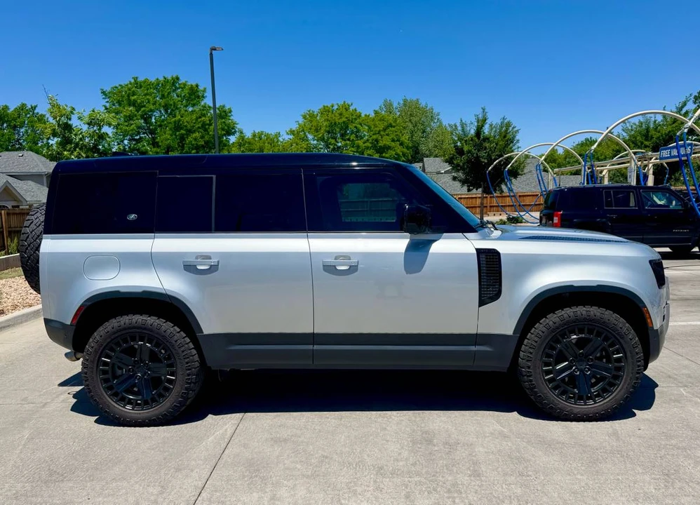 2024 Land Rover Defender V8 - Image 16 of 24