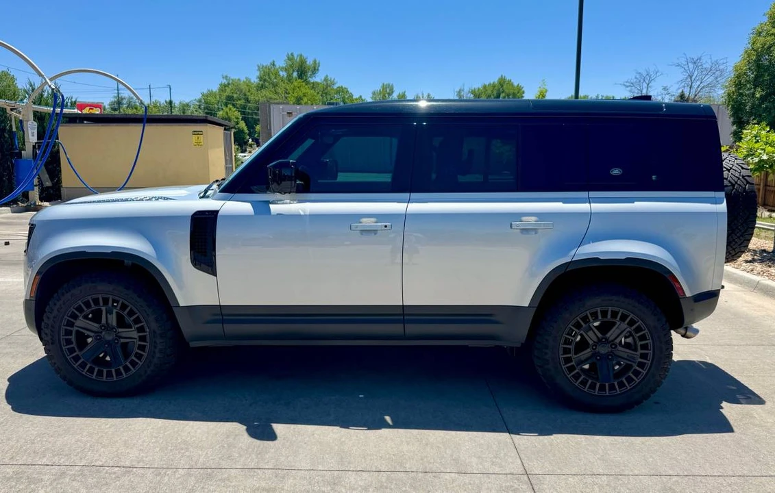 2024 Land Rover Defender V8 - Image 15 of 24