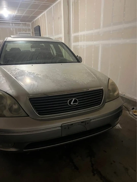2001 Lexus LS 3rd Gen - Image 2 of 3