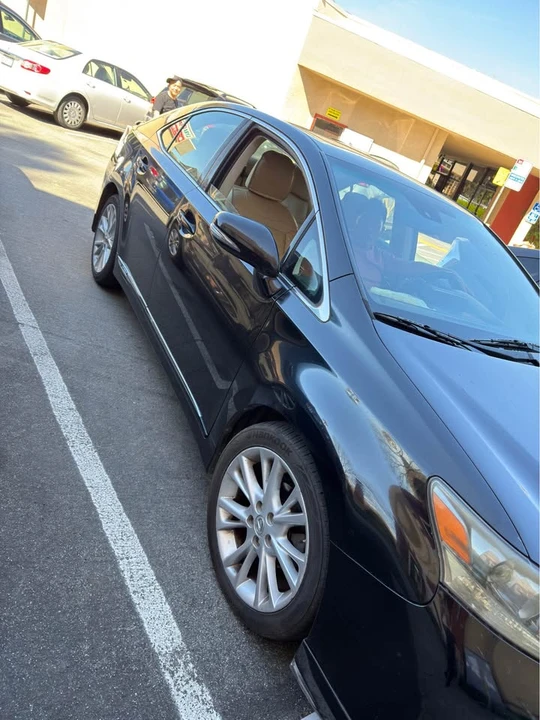 Lexus HS - Image 2 of 6