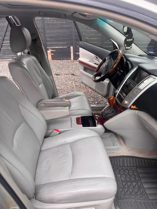 2005 Lexus RX 2nd Gen - Image 4 of 10