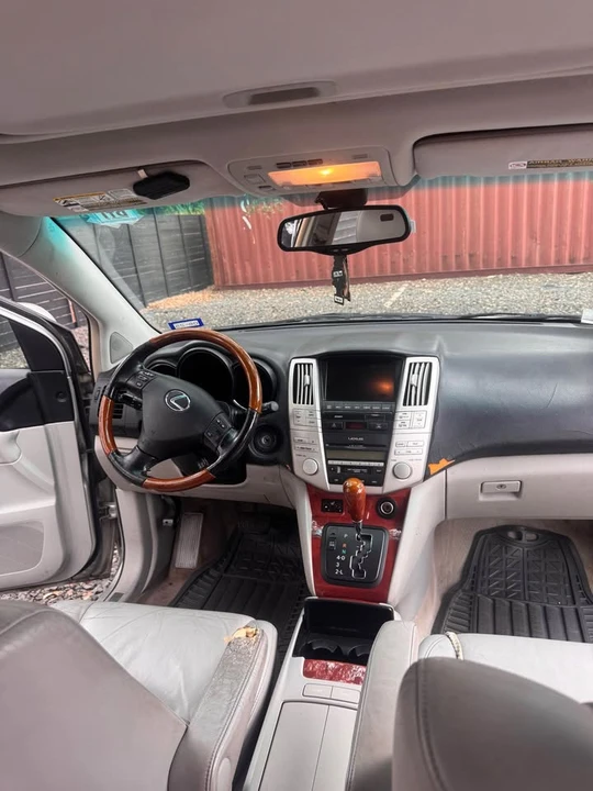 2005 Lexus RX 2nd Gen - Image 2 of 10