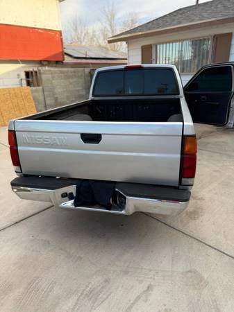 Nissan Frontier - Image 5 of 9
