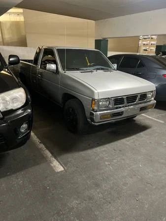 Nissan Frontier - Image 6 of 9