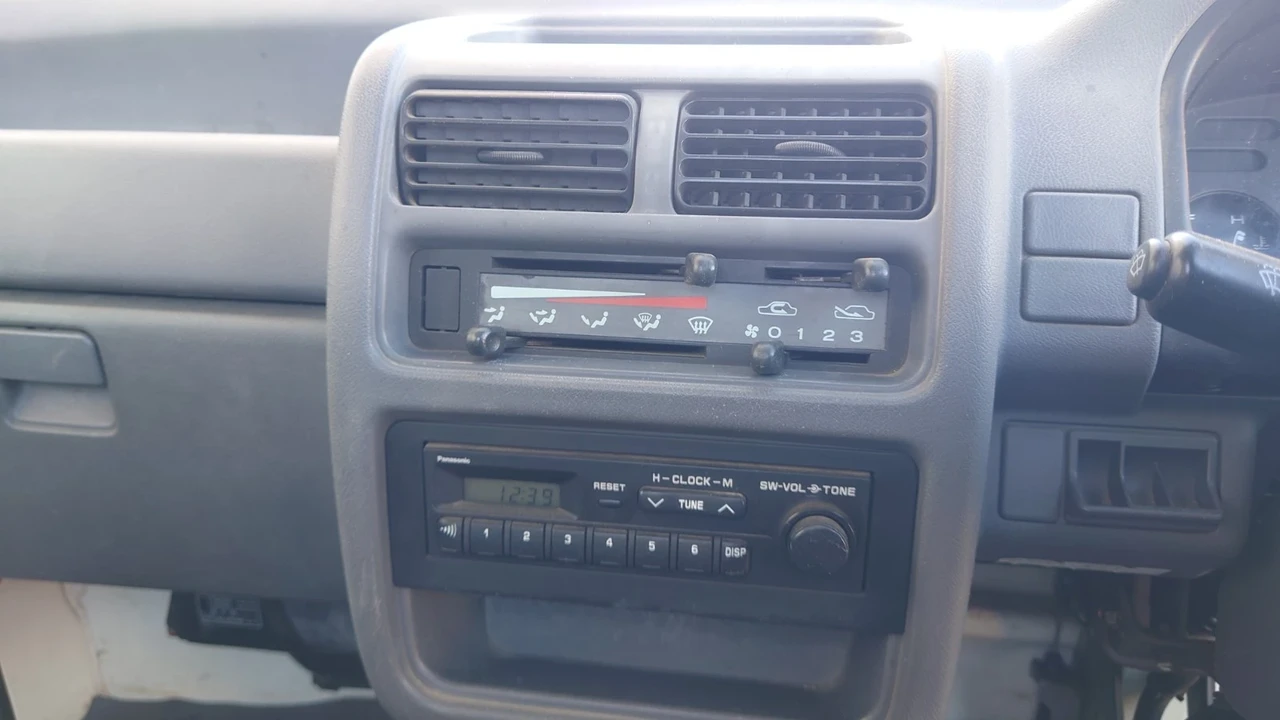 1995 Suzuki Vitara 1st Gen - Image 10 of 12