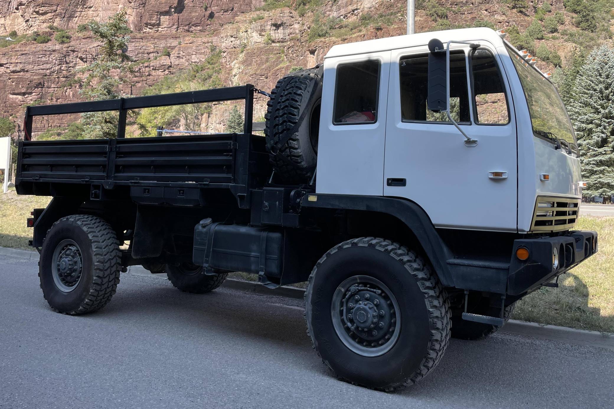 1997 Stewart & Stevenson M1078 LMTV 