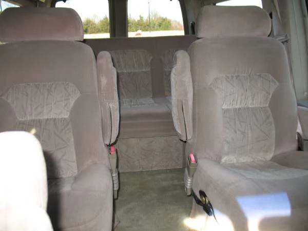 1999 Chevrolet Express - Image 10 of 15